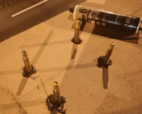 施（shī）邦注射式植（zhí）筋膠植筋錨固現場